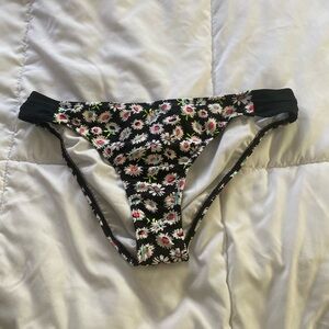 Nwot endless sun bikini bottoms size X-Large flowers with multi colors
